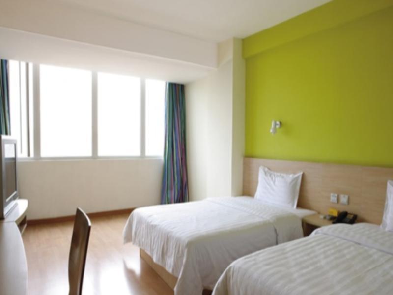 7Days Inn Guangzhou Baiyun International Airport Renhezhen エクステリア 写真